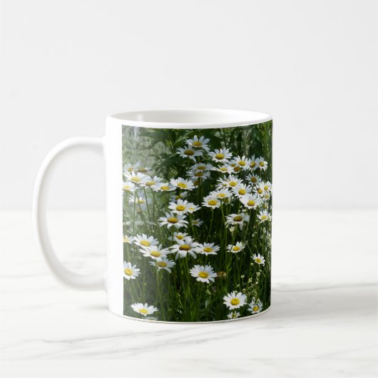Tageszeitung auf einer Tasse (Links)