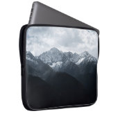 TÄGLICH SCHWARZE UND WEISSE BERGE LAPTOPSCHUTZHÜLLE (Vorne Rechts)