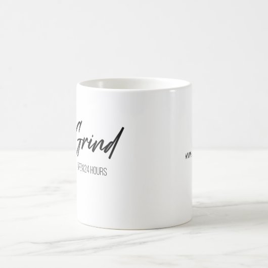 Tägliche Grind Merch Kaffeetasse (Mittel)