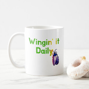 Täglicher lustiger Käfer-Humor Wingin It Kaffeetasse