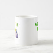 Täglicher lustiger Käfer-Humor Wingin It Kaffeetasse (Mittel)
