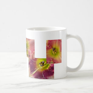 Taglilienahaufnahme Kaffeetasse