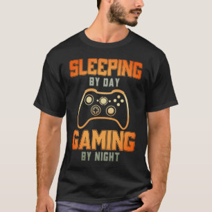 Tagsüber schlafen, nachts zocken T-Shirt