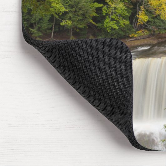 Tahquamenon Falls in Fall Mousepad (Ecke)