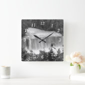 Tahquamenon Upper Falls Graustufen Wall Clock Quadratische Wanduhr (Zuhause)