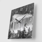 Tahquamenon Upper Falls Graustufen Wall Clock Quadratische Wanduhr (Winkel)