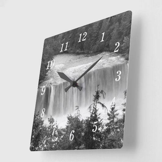 Tahquamenon Upper Falls Graustufen Wall Clock Quadratische Wanduhr (Winkel)