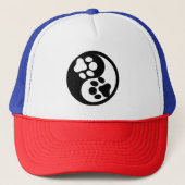 Taichi Paws Truckerkappe (Vorderseite)