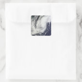 Taifun Chaba über den Ryukyu-Inseln, Japan Quadratischer Aufkleber (Tasche)