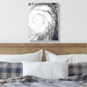 Taifun Jangmi vor Taiwan und den Philippinen Leinwanddruck (Insitu (Schlafzimmer))