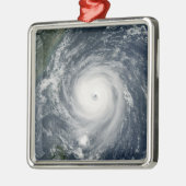 Taifun Longwang nähert sich Taiwan Silbernes Ornament (Links)