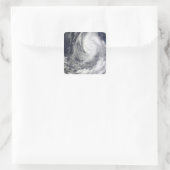 Taifun Lupit 2 Quadratischer Aufkleber (Tasche)