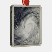 Taifun Lupit über dem Western Pazifischer Ozean Ornament Aus Metall (Rechts)