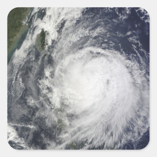 Taifun Lupit vor den Philippinen Quadratischer Aufkleber (Vorderseite)
