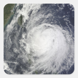 Taifun Lupit vor den Philippinen Quadratischer Aufkleber