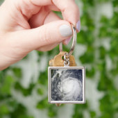 Taifun Lupit vor den Philippinen Schlüsselanhänger (Hand)