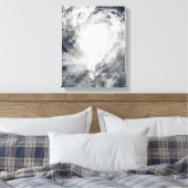 Taifun Morakot über Taiwan Leinwanddruck (Insitu (Schlafzimmer))