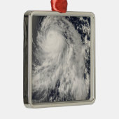 Taifun Nakri vor Japan Silbernes Ornament (Rechts)