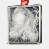 Taifun Nakri vor Japan Silbernes Ornament (Links)