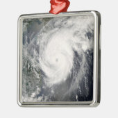 Taifun Neoguri nähert sich China 2 Ornament Aus Metall (Links)