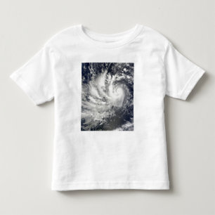 Taifun Parma, das nach Westen vorangeht Kleinkind T-shirt