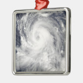 Taifun Tingting über der Insel Nord-Mariana Ornament Aus Metall (Links)