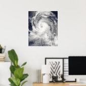 Taifun Tingting über der Insel Nord-Mariana Poster (Heimbüro)