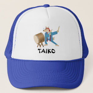 Taiko Trommel-Cartoon-HundTaiko Schlagzeuger Truckerkappe