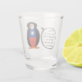 Taiwanisch oder Chinesisch sprechende Frau Penguin Schnapsglas (Rückseite)