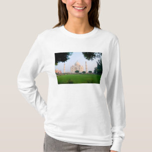 Taj Mahal bei Sonnenaufgang eines der Wunder der T-Shirt
