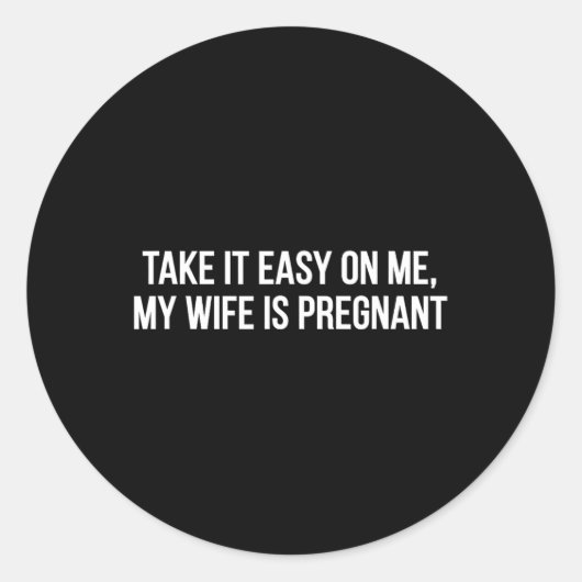 Take It Easy On Me My Wife Is Pregnant Funny Fathe Runder Aufkleber (Vorderseite)