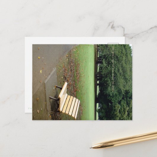 Taking a short break on a park bench. postkarte (Vorderseite/Rückseite Beispiel)