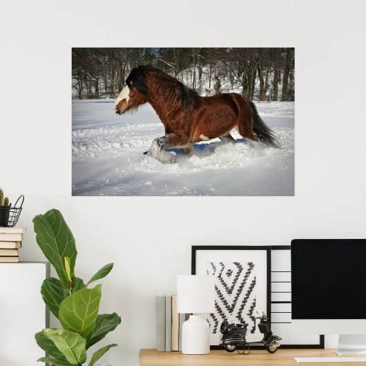 Taking It In Stride-Clydesdale in the Snow Poster (Heimbüro)