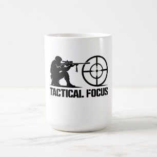 Taktischer Fokus Scharfschützenziel Kaffeetasse