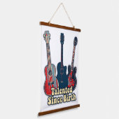 Talentiert seit der Geburt. Retro farbige Gitarren Wandteppich Mit Holzrahmen (Gewinkelt)