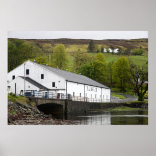Talisker Whisky Brennerei auf Skye, Schottland Poster