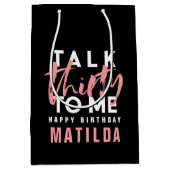 Talk 30 me moderne rosa mädchenhafte Typografie Ge Mittlere Geschenktüte (Vorderseite)