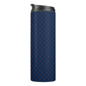 Tall blue travel mug with a black lid thermosbecher (Nach rechts gedreht)