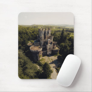 Tall Graue Stone Burg im Grünen Mousepad