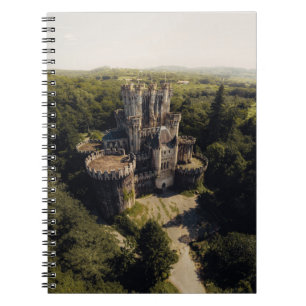 Tall Gray Stone Burg im Grün Notizblock