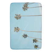 Tall Palm Trees Light Blue Sky Badematte (Vorderseite Vertikal)