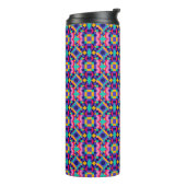 Tall travel mug with a vibrant geometric pattern thermosbecher (Nach links gedreht)