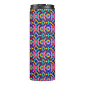 Tall travel mug with a vibrant geometric pattern thermosbecher (Rückseite)