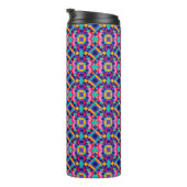 Tall travel mug with a vibrant geometric pattern thermosbecher (Nach rechts gedreht)