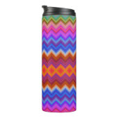 Tall travel mug with a vibrant zigzag pattern thermosbecher (Nach rechts gedreht)