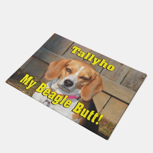 Tallyho mein Beagle-Hintern! Mürrischer Beagle Fußmatte (Schrägansicht)