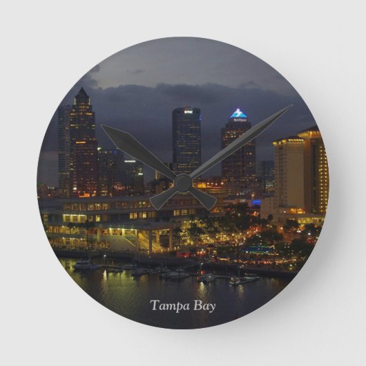 Tampa Bay Night Skyline Runde Wanduhr (Vorderseite)