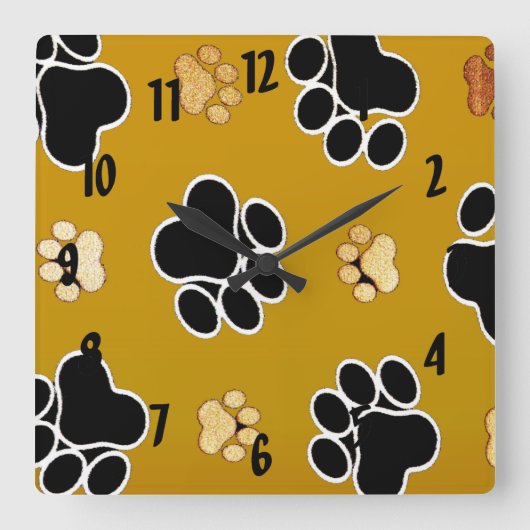 Tan and black paw print on gold background #2 quadratische wanduhr (Vorderseite)