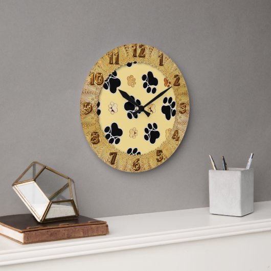 Tan and black paw print on gold background #3 große wanduhr (Büro)