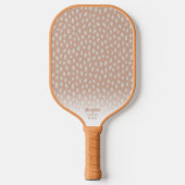 Tan Boho Chic Polka Dot Muster Benutzerdefinierter Pickleball Schläger (Vorderseite)